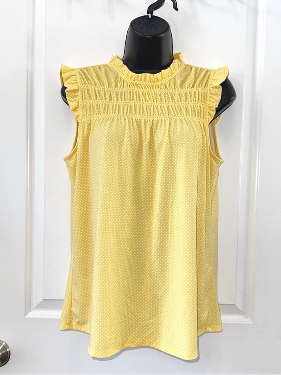 Adrianna Papell Tops - Adrianna Papell Yellow Smocked Ruffled Cap Sleeve top size Medium